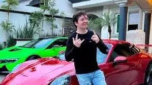The beloved marquee luxury car
Fofo Marquez 